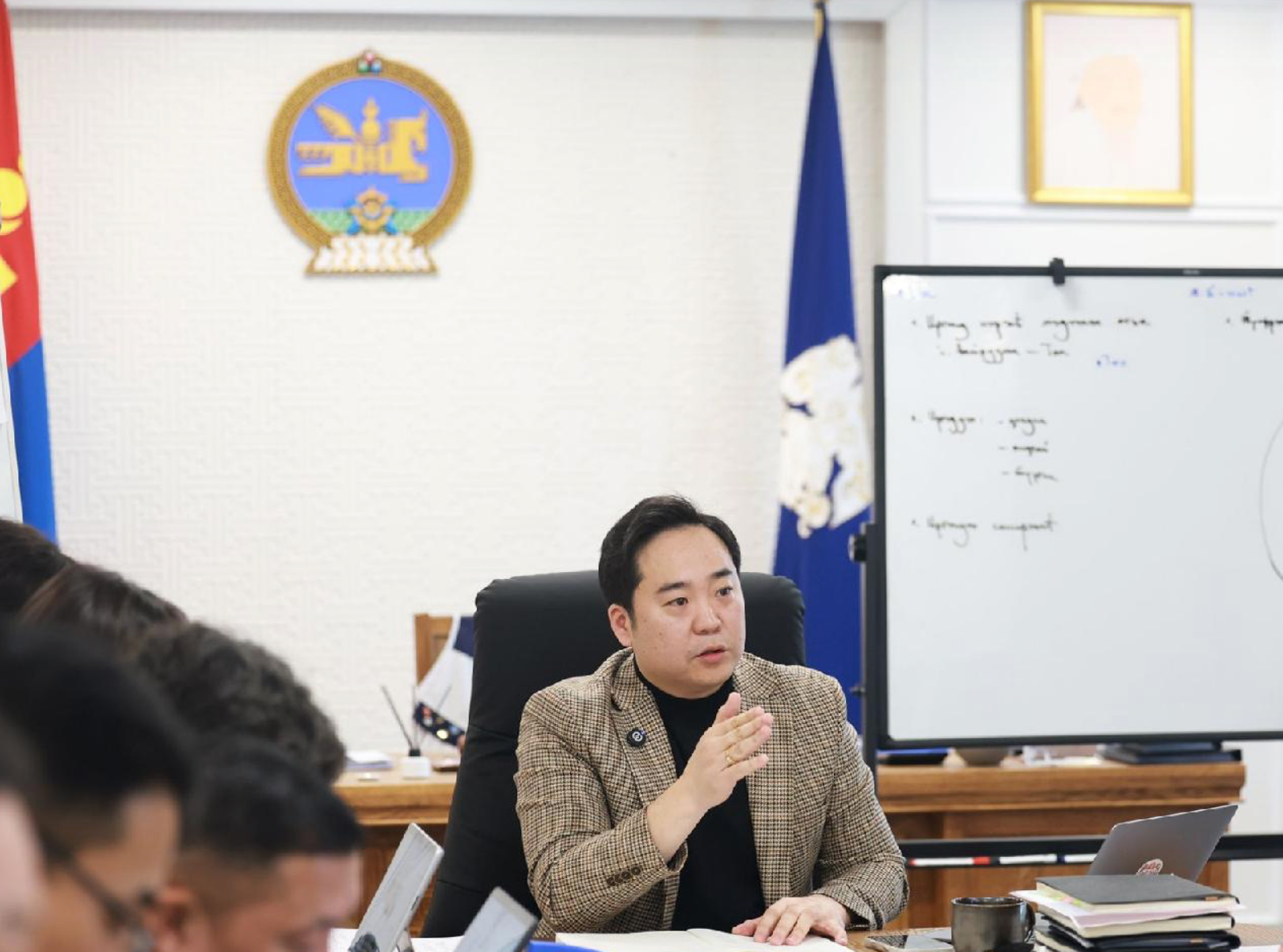 А.БАЯР: МОПЕД, СКҮҮТЭРИЙГ 16 НАС ХҮРСЭН ИРГЭНД ТҮРЭЭСЛҮҮЛНЭ